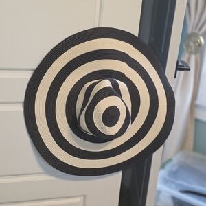 Source Unknown Black and White Striped Wide-Brim Hat